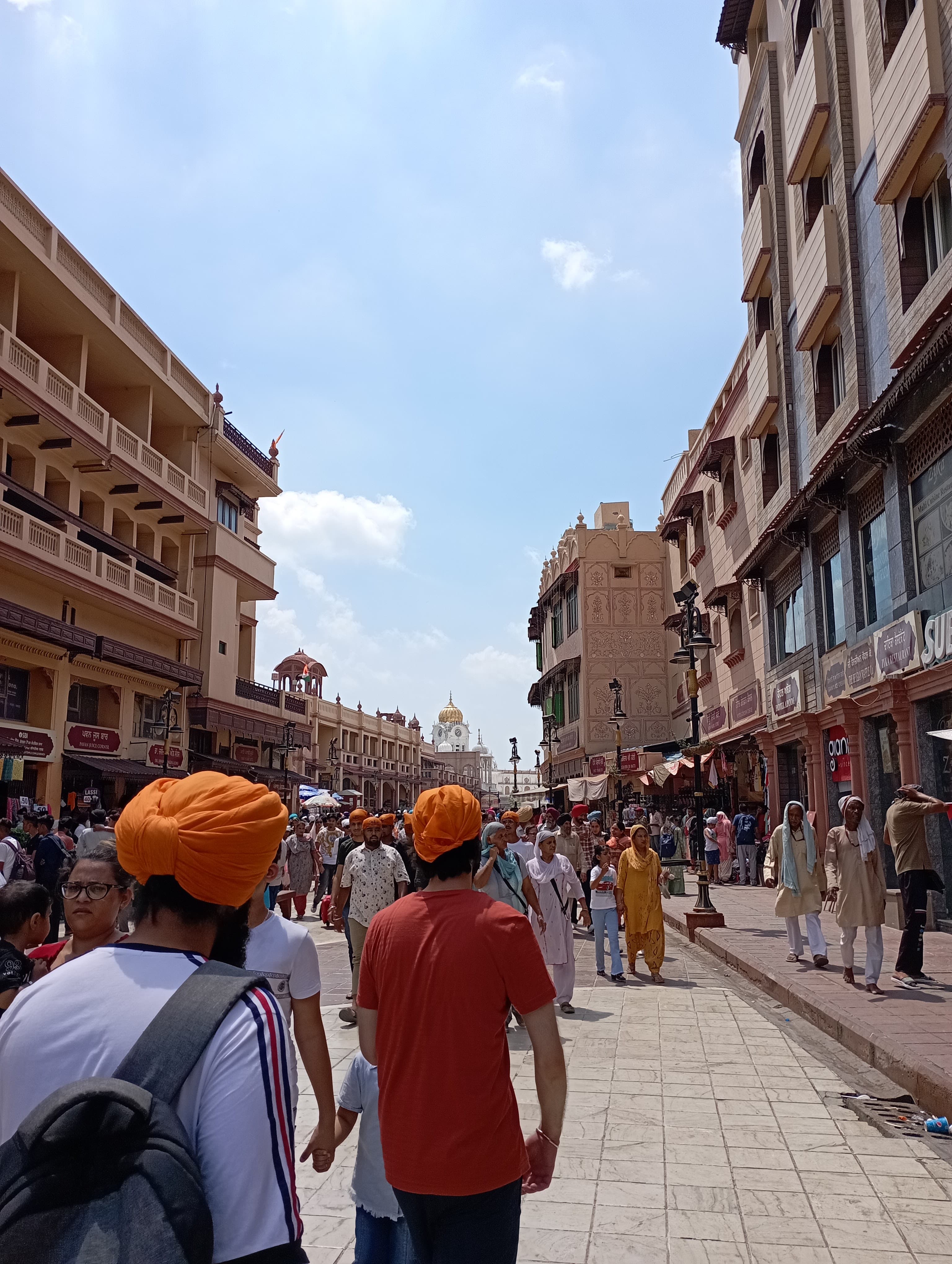 Streets and travelers during the 2022 India trip