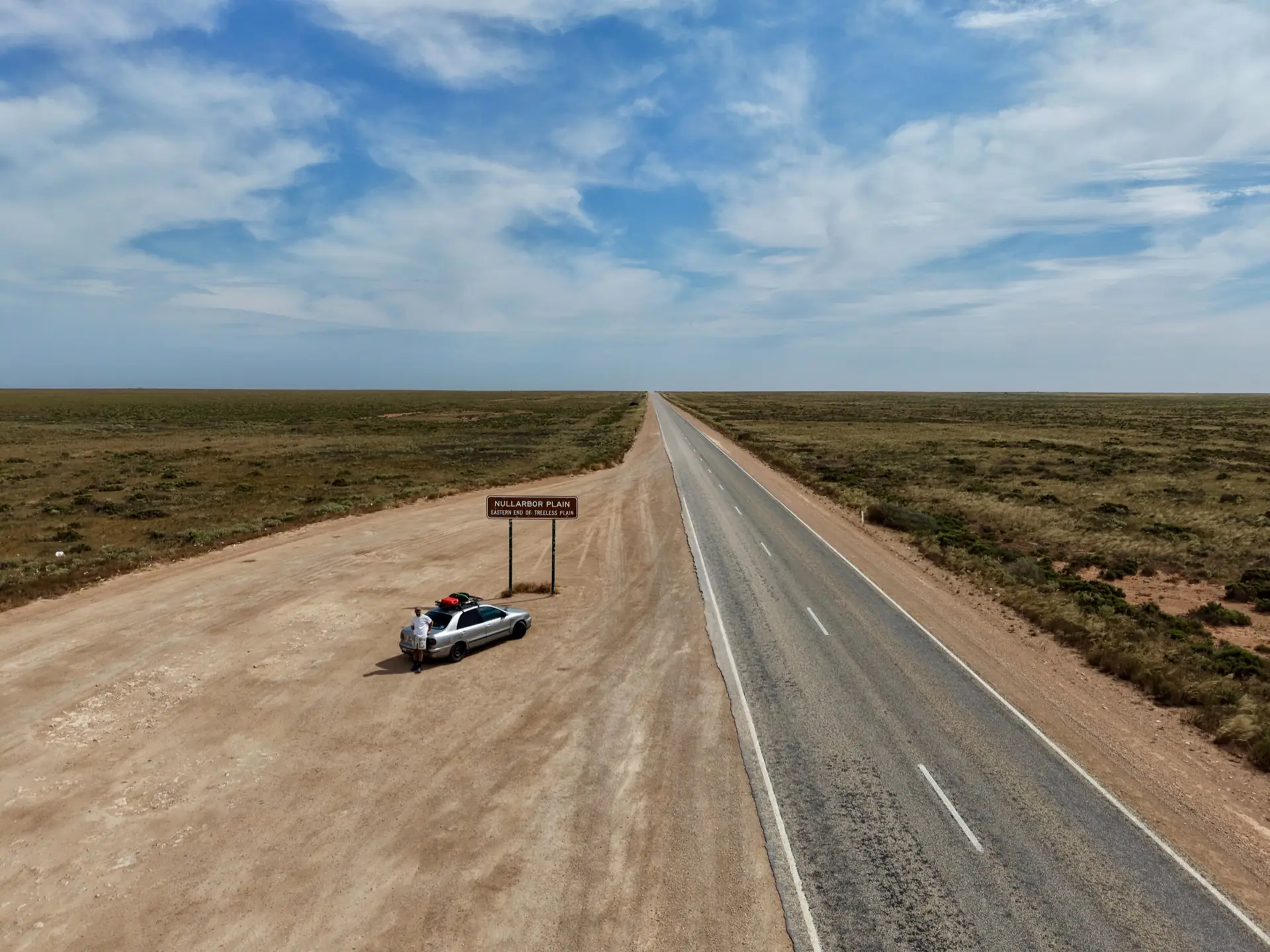 Fiat Marea en la carretera del Lake MacDonnell